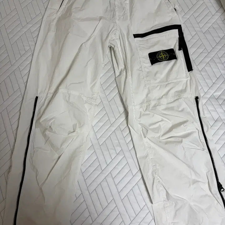 [BUNJANG] Stone Island Parachute Pants White / 스톤아일랜드 파라슈트 팬츠 화이트