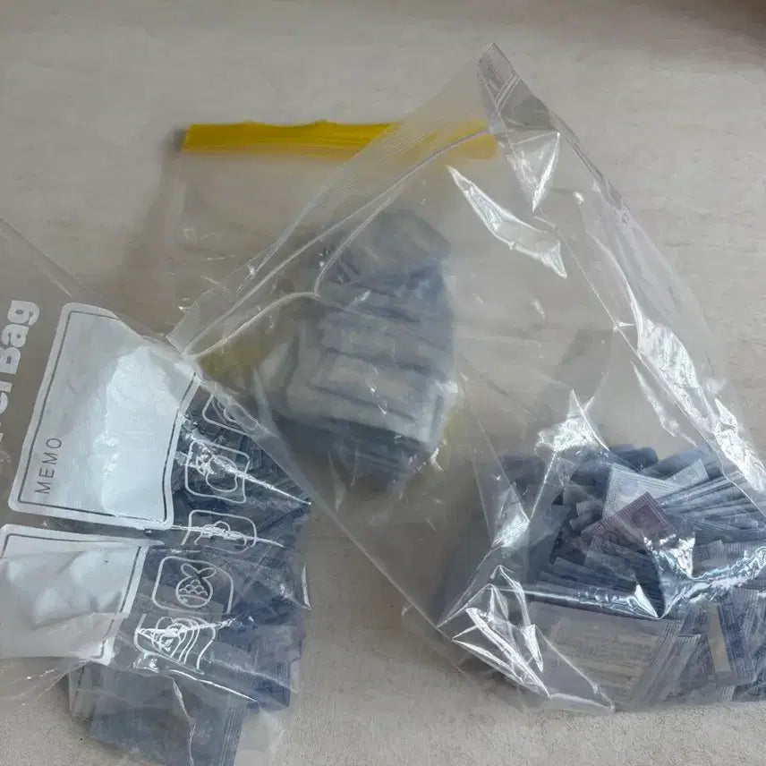 [BUNJANG] Pokemon Sealed 270pcs Stickers Bundle / 포켓몬 미개봉 띠부씰 약 270장 팝니다