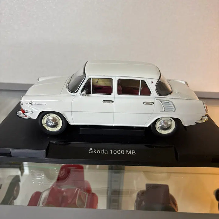 [BUNJANG] Modelcar 1:18 Skoda 1000MB Diecast / MODELCAR 1:18 스코다 1000MB 다이캐스트