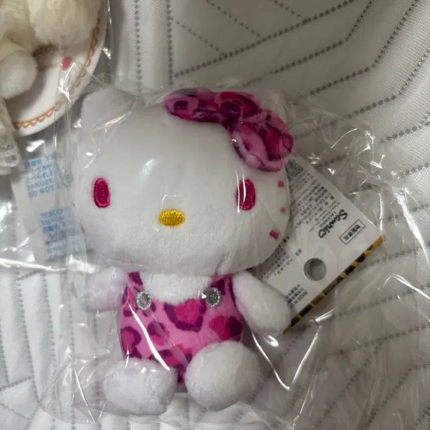 [BUNJANG] Sanrio Hello Kitty Gal Pink Leopard Mascot (Sealed) / 미개봉) 산리오 헬로키티 갸루 핑크 레오파드 마스코트