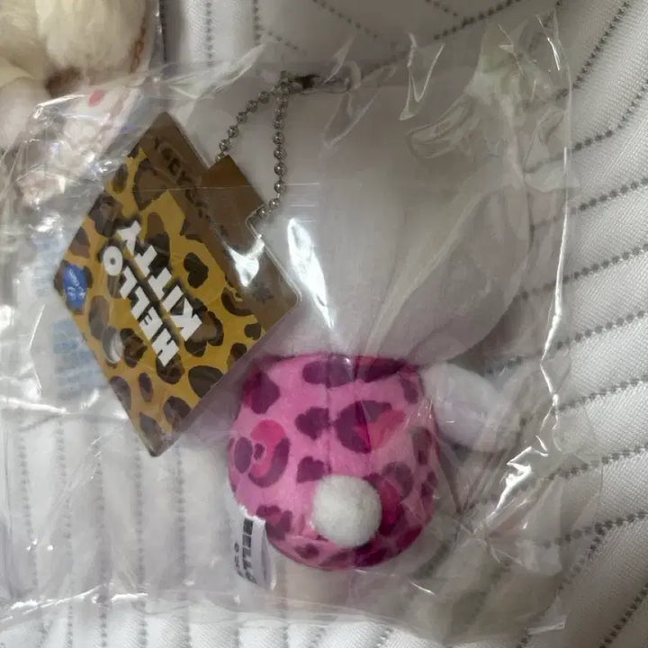[BUNJANG] Sanrio Hello Kitty Gal Pink Leopard Mascot (Sealed) / 미개봉) 산리오 헬로키티 갸루 핑크 레오파드 마스코트