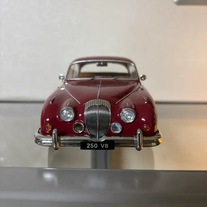 [BUNJANG] KK Scale 1:18 Daimler 250 V8 1962 Diecast Car / KK Scale 1:18 다임러 250 v8 1962