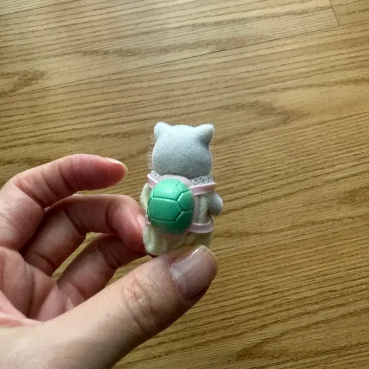 [BUNJANG] Sylvanian Families Cat Doll &amp; Crayon Shin-chan Figure Bundle / 실바니안 패밀리 고양이 인형 &amp; 짱구 피규어