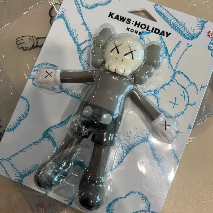 [BUNJANG] KAWS Holiday Korea Figure + Tote Bag Set / 카우스 홀리데이 코리아 피규어+토트백 세트