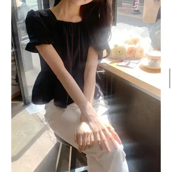 [SOLD OUT] 퍼빗 스퀘어 블라우스