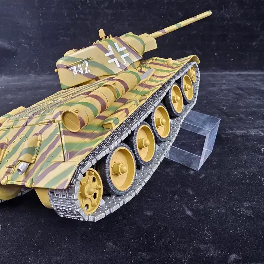 [BUNJANG] Minichamps 1:35 Scale T-34/76 1943 German Captured Tank Diecast Model / 미니챔프 1:35 T-34/76 1943 독일군 노획전차 다이캐스트