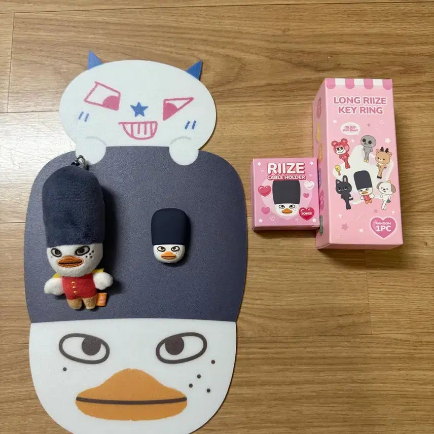 [BUNJANG] RIIZE Sohee Bundle Set - Long Legs Keyring, Cable Holder, Mousepad / (일괄) 라이즈 소희 똘병이 굿즈 판매