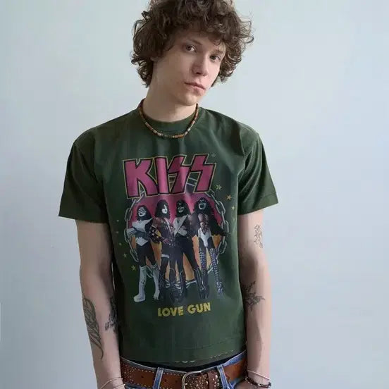 [BUNJANG] Main Booth KISS Love Gun T-Shirt (Deep Green) Size 2 / 메인부스 KISS 러브건 티셔츠(딥 그린) 2사이즈