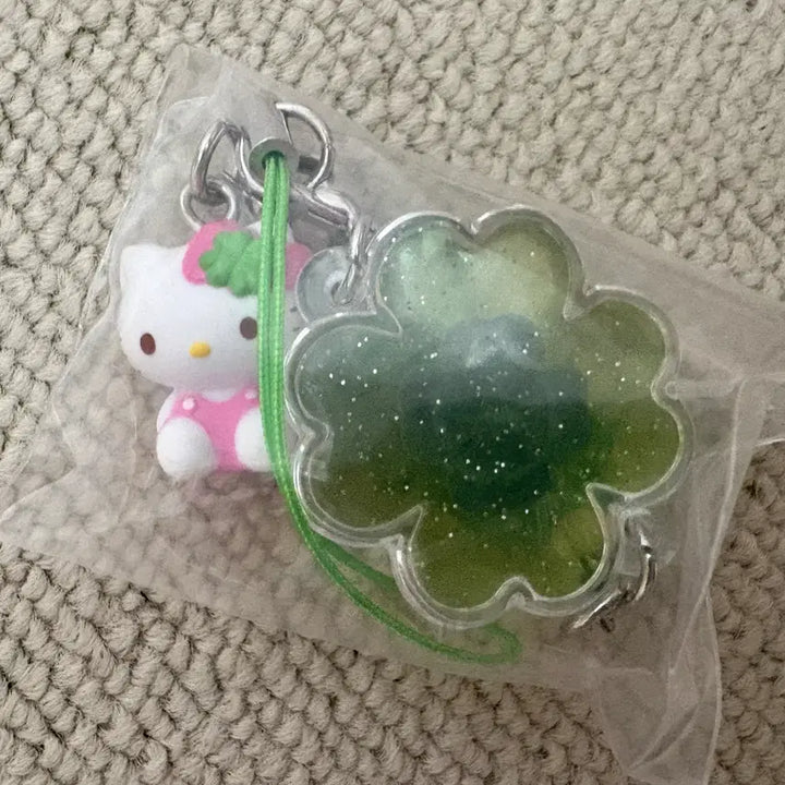 [BUNJANG] Sanrio Secret Clover Strap Kitty / 산리오 시크릿 클로버 스트랩 키티