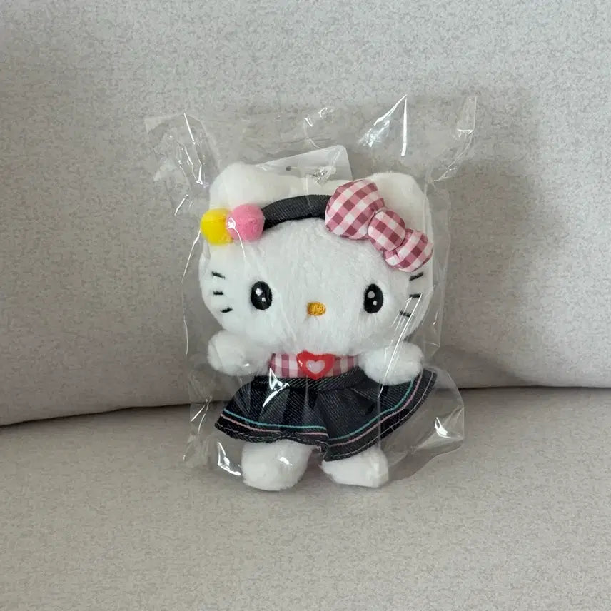 [BUNJANG] Hello Kitty Denim Doll Keychain Mascot / 헬로키티 데님 인형 키링 마스코트