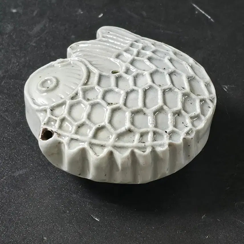 [BUNJANG] Joseon Dynasty White Porcelain Carp Inkstone / 조선시대 백자 잉어연적