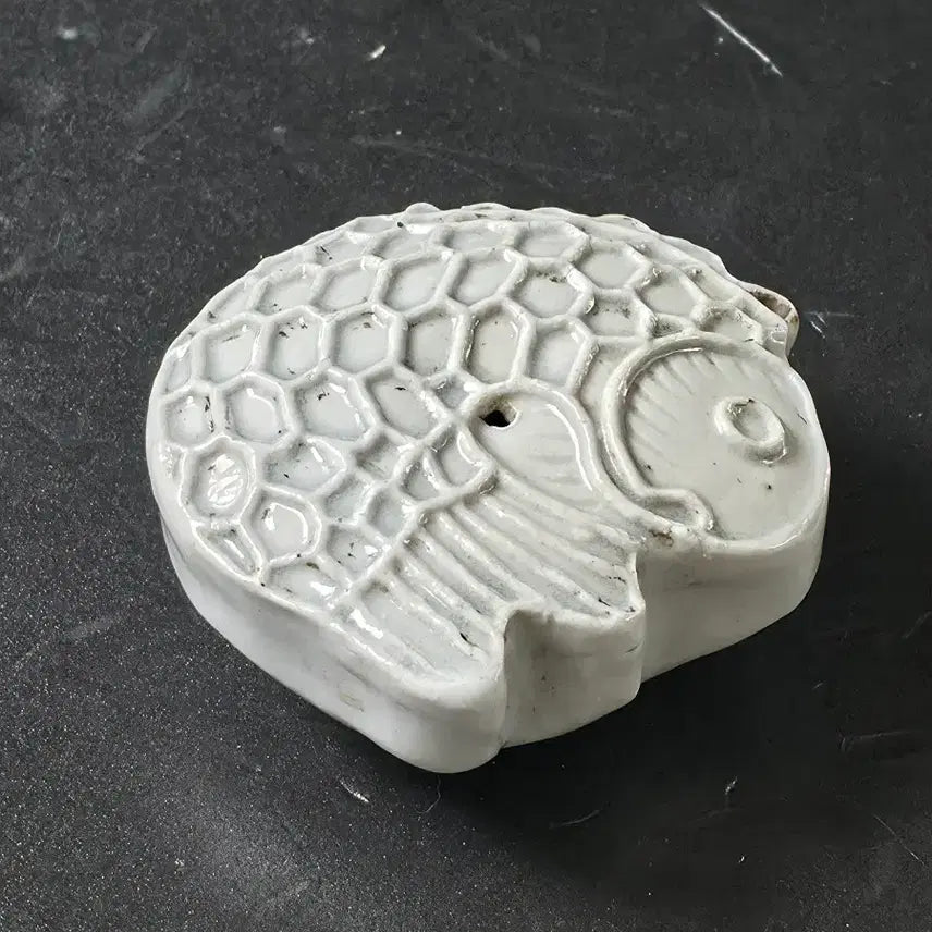 [BUNJANG] Joseon Dynasty White Porcelain Carp Inkstone / 조선시대 백자 잉어연적
