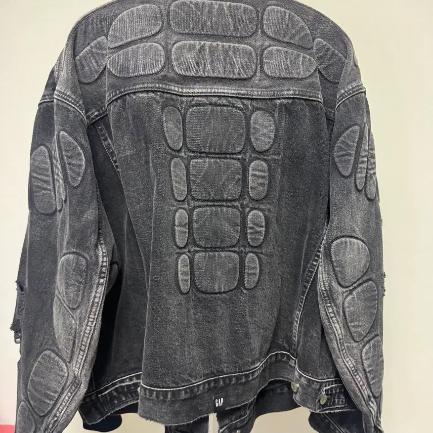 [BUNJANG] Adidas Yeezy x Balenciaga Padded Denim Jacket Grey Wash / 이지 갭 엔지니어드 바이 발렌시아가 패디드 데님 자켓 그레이 워시