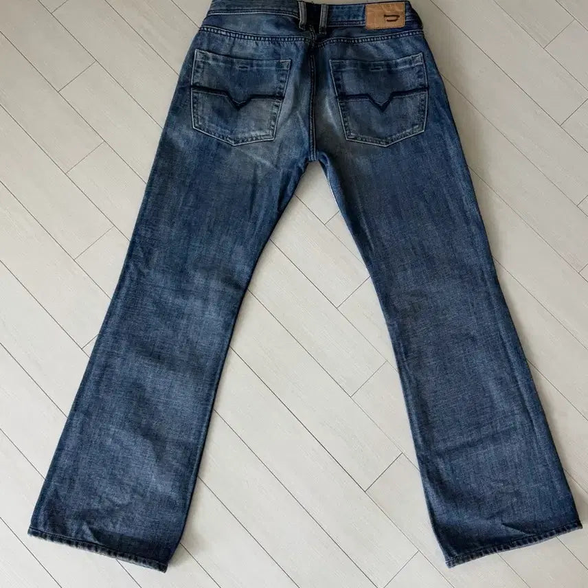 [BUNJANG] Diesel Jathan Vintage Denim Flare Fit Bootcut Jeans / 디젤 자탄 빈티지 데님 플레어핏 부츠컷
