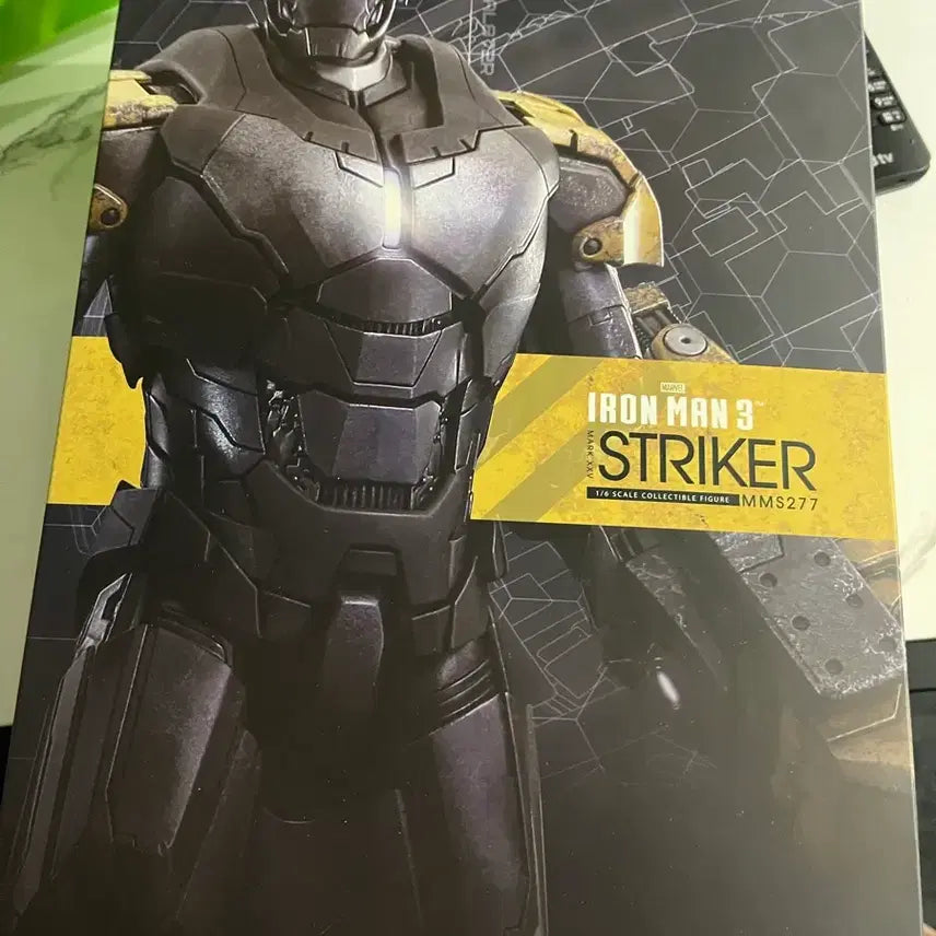 [BUNJANG] Hot Toys Iron Man Striker 1/6 Scale 12-Inch Figure / 아이언맨 스트라이커 피규어