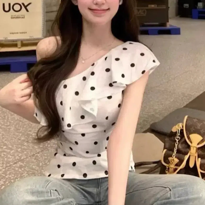 [BUNJANG] Off-Shoulder Black Polka Dot Ruffle T-Shirt / 오프숄더 티셔츠