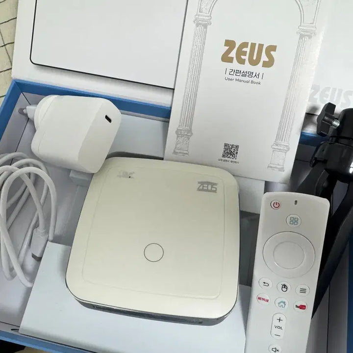 [BUNJANG] ZEUS SKY A880 HD Mini Beam Projector for Home Cinema and Camping / 제우스빔프로젝터 SKY 홈시네마 캠핑용 HD 미니빔 ZEUS A880