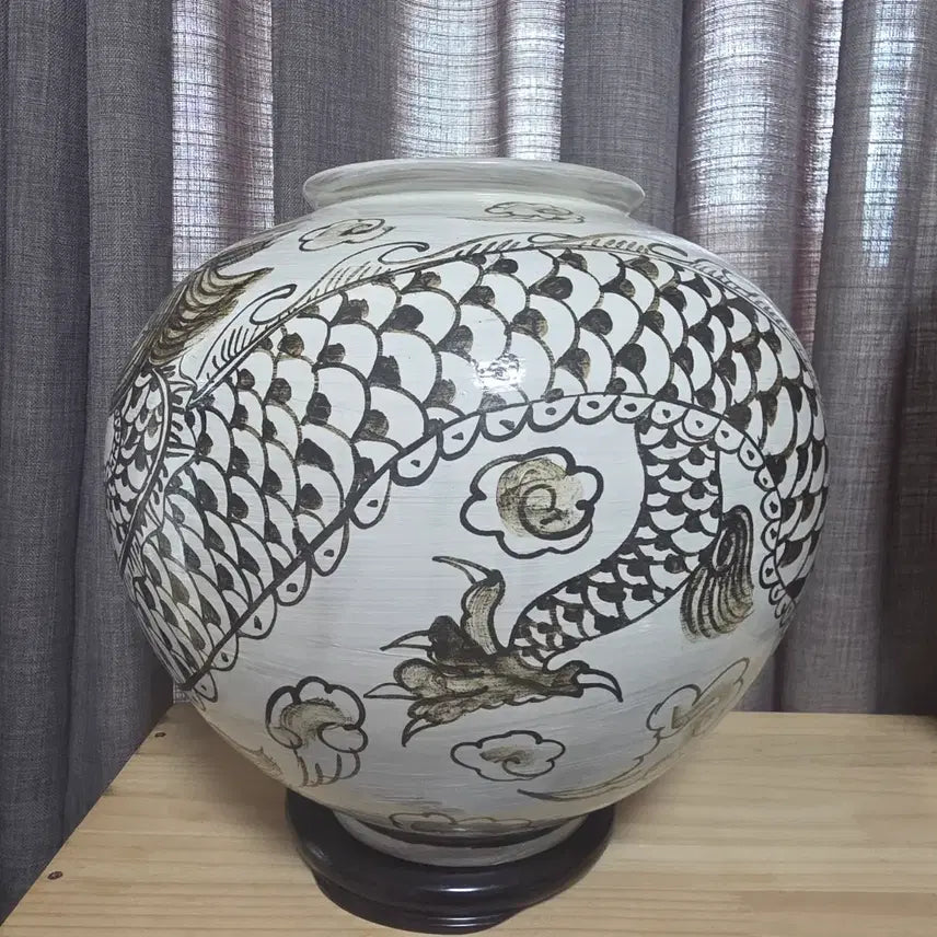 [BUNJANG] Baekgwang Pottery Buncheong Iron-Painted Five-Clawed Dragon Large Jar (33cm) / 백광도예 분청 철화 오족용  대호 도자기 33센치