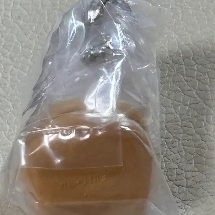 [BUNJANG] Chiikawa Tabemono Vol. 1 Cream Puff Keychain Gacha Figure / 치이카와 타베모노 1탄 슈크림 키링 가챠 피규어
