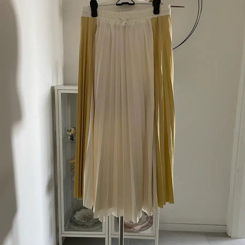 [BUNJANG] Moncler Style Pleated Skirt / 몽클레어스타일 플리츠스커트