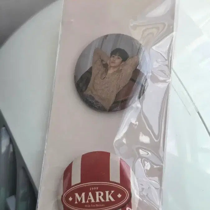 [BUNJANG] Mark Tim Holtz Collaboration Badge (Sealed) / 마크 팀홀튼 콜라보 뱃지 미개봉품