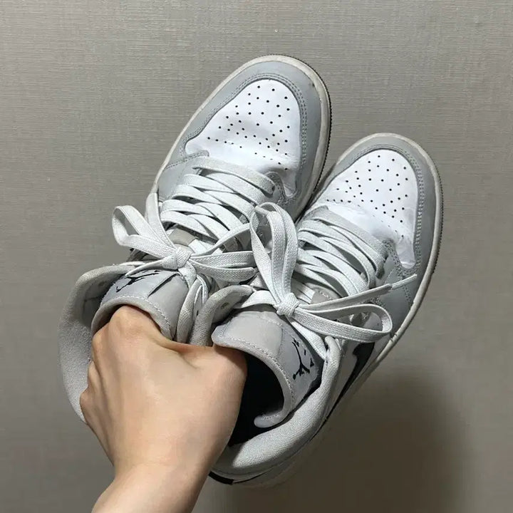 [BUNJANG] Nike Air Jordan 1 Mid Grey Fog / 나이키 에어조던 1 미드 그레이 포그 235