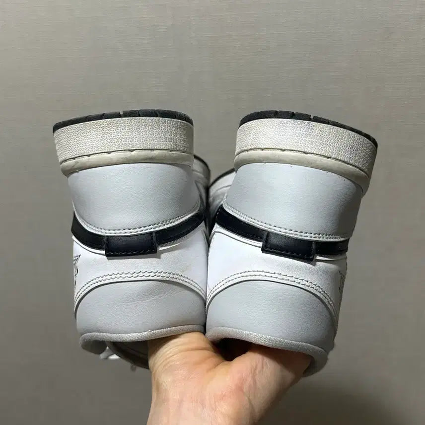[BUNJANG] Nike Air Jordan 1 Mid Grey Fog / 나이키 에어조던 1 미드 그레이 포그 235