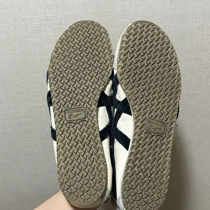 [BUNJANG] Onitsuka Tiger Mexico 66 White Black / 오니츠카타이거 멕시코 66 화이트 블랙 235