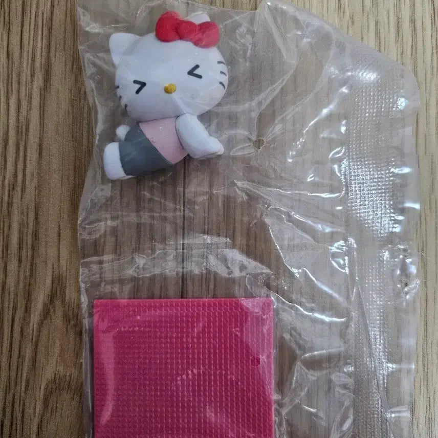 [BUNJANG] Hello Kitty Figure Pink Mat Included Gacha / 헬로키티 피규어 핑크 매트 포함 가챠