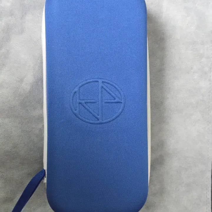[BUNJANG] Young Tak Official Lightstick Bundle with Case and Batteries / (1회사용)영탁 응원봉 + 보관 케이스 + 충전용 배터리 2개 일괄