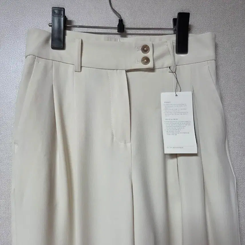[BUNJANG] The AtG Wide Button Pin Tuck Slacks Ivory Size 55 / 더엣지 the AtG 슬랙스  55