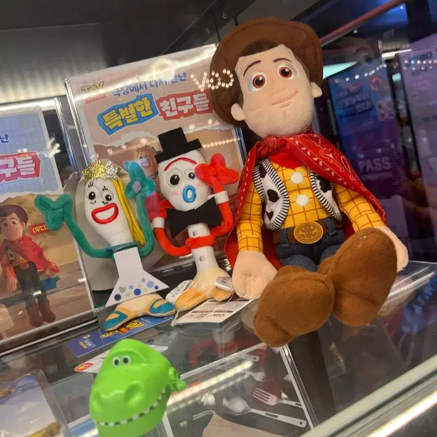 [BUNJANG] CGV Toy Story Merchandise (Keyrings, Woody Doll) / cgv 토이스토리 굿즈(키링 외)