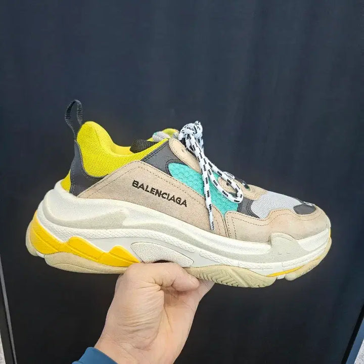 [BUNJANG] Balenciaga Triple S Green and Yellow Colorway Size 43 / 발렌시아가 트리플 S 노초 컬러 43사이즈
