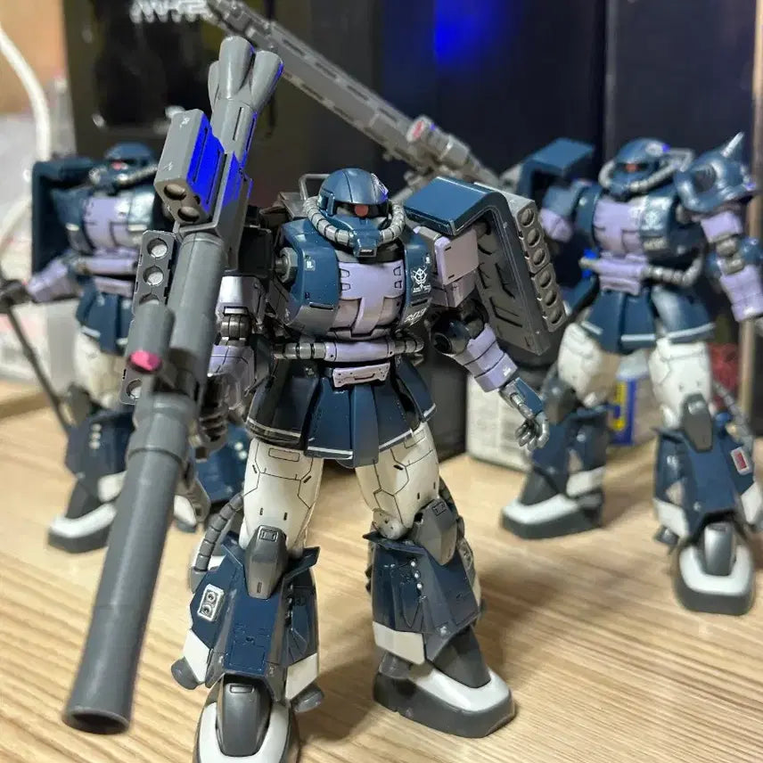 [BUNJANG] Bandai HG Zaku Black Tri-Stars Assembly Model Kit / hg 건담 검은삼연성 가조 판매