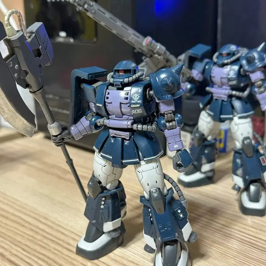 [BUNJANG] Bandai HG Zaku Black Tri-Stars Assembly Model Kit / hg 건담 검은삼연성 가조 판매