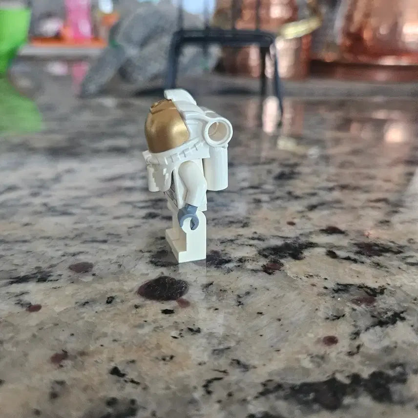 [BUNJANG] LEGO Gold Helmet White Spacesuit Astronaut Minifigure / 레고 우주인
