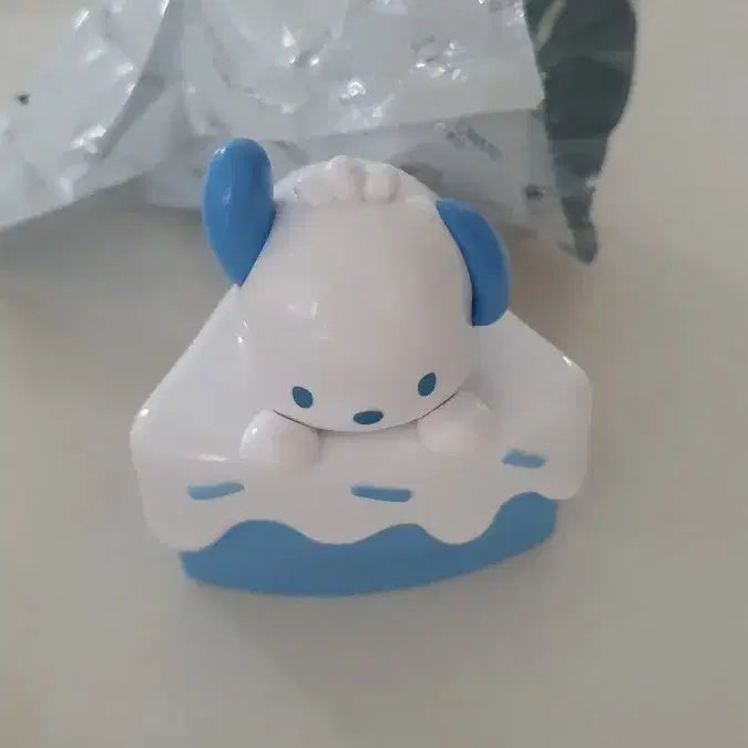 [SOLD OUT] 산리오 포차코 케이크 수납함 피규어
