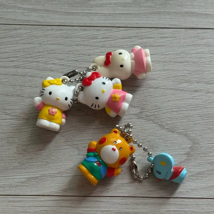 [BUNJANG] Vintage Hello Kitty &amp; Friends Strap Charm / 고전키티 친구들 스트랩