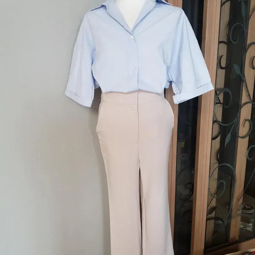 [BUNJANG] Light Blue Shirt &amp; Beige Slacks Set / [상의] 하늘색 셔츠 [하의] 베이지색 슬랙스