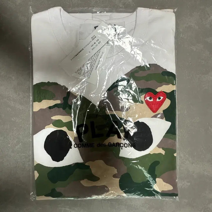 [BUNJANG] Comme des Garçons PLAY Camouflage Heart T-Shirt White / 플레이 꼼데가르송 카모플라주 하트 티셔츠 화이트