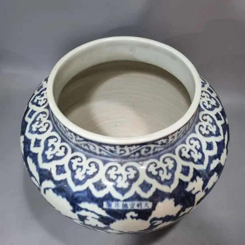 [BUNJANG] Ming Dynasty Xuande Mark Blue and White Porcelain Jar with Peony Motif / 대명선덕년제 청화백자 전지화문대관. 고30 지름33