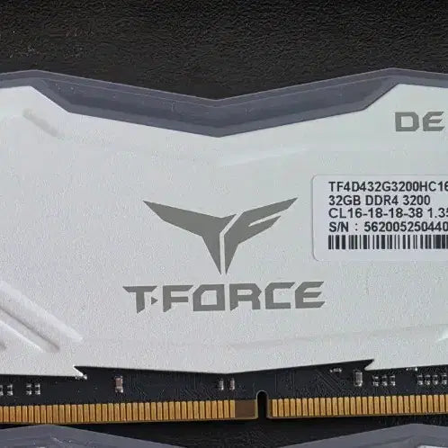 [SOLD OUT] 팀그룹 T-FORCE DELTA RGB DDR4 3200 32GB 팝니다