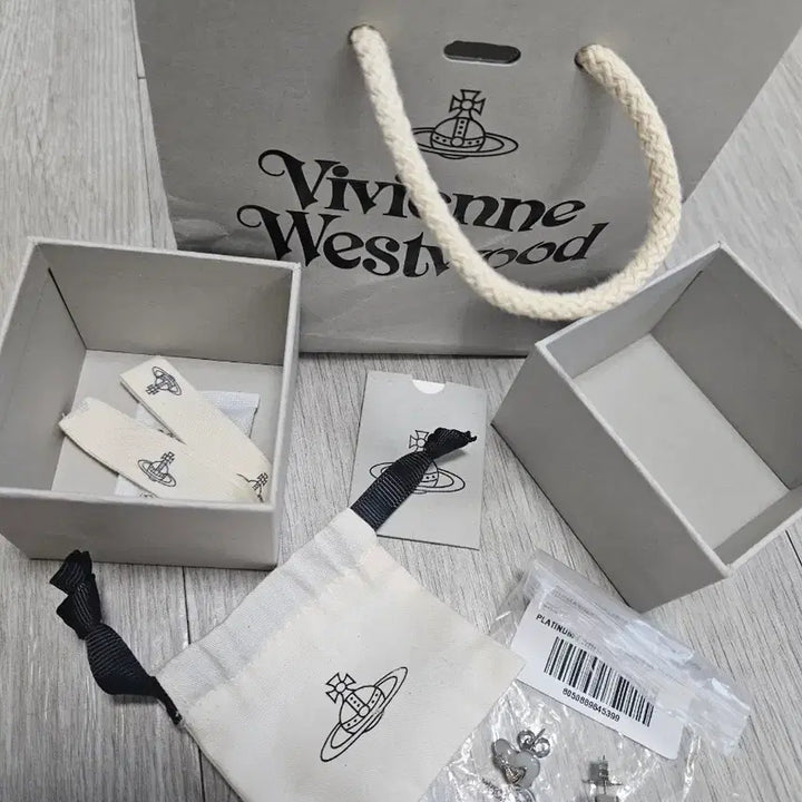 [BUNJANG] Vivienne Westwood Tomina Earrings (Authentic, Full Box) / (정품. 풀박스)비비안웨스트우드 토마시나 귀걸이