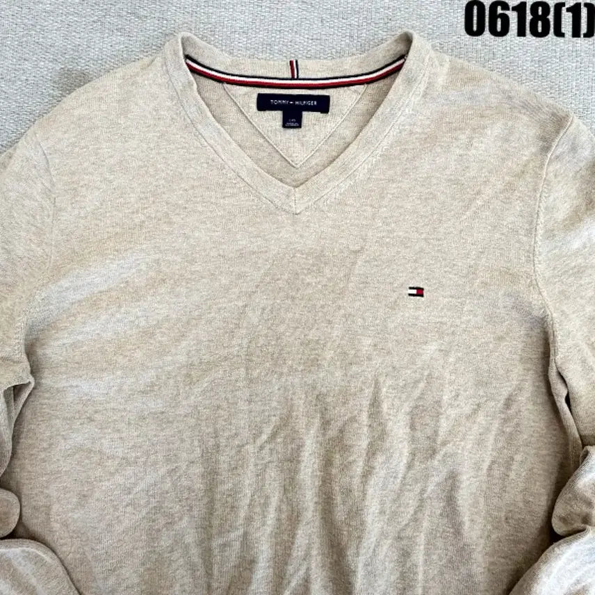 [BUNJANG] Tommy Hilfiger Beige V-Neck Knit L / 타미힐피거 니트 베이지색 V넥 L