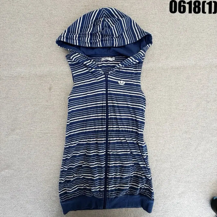 [BUNJANG] Adidas Hooded Vest Navy/White Stripe / 아디다스 후드 조끼 네이비/화이트 스트라이프 90