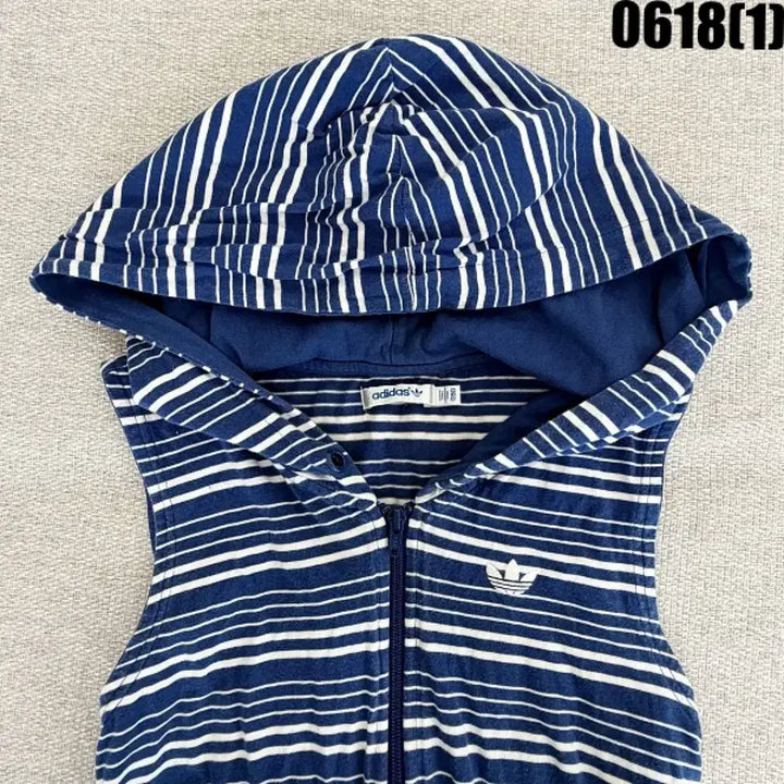 [BUNJANG] Adidas Hooded Vest Navy/White Stripe / 아디다스 후드 조끼 네이비/화이트 스트라이프 90