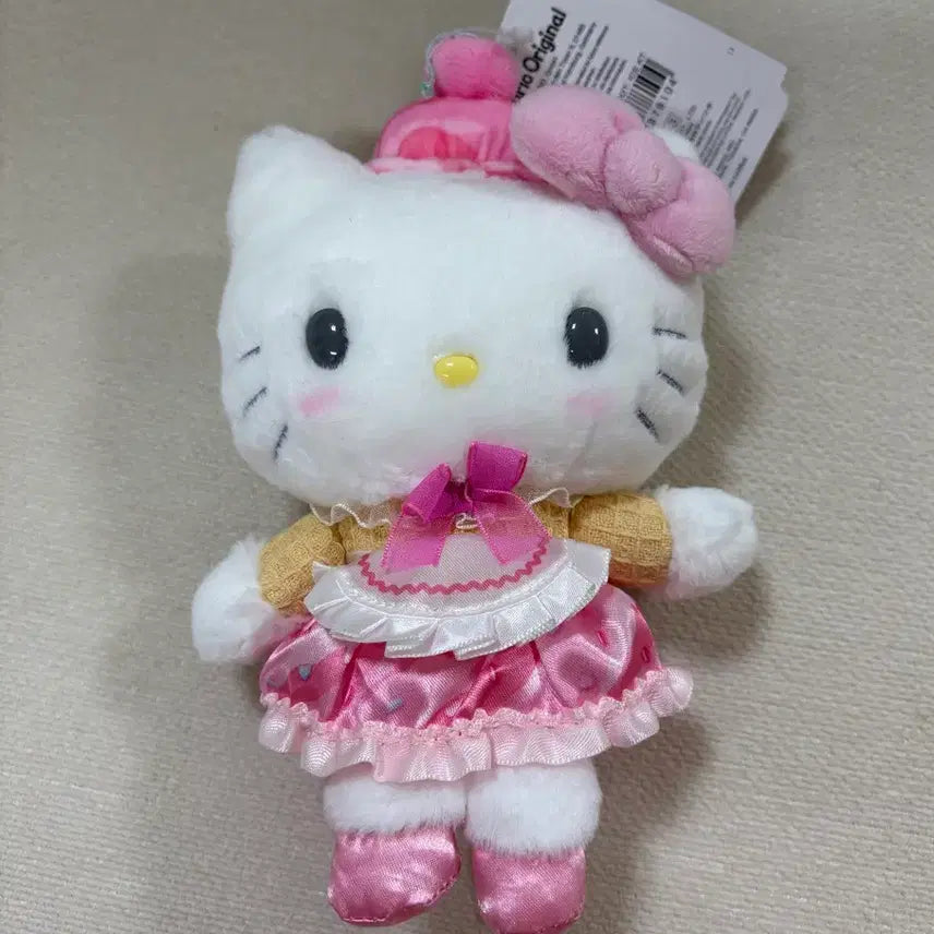 [BUNJANG] Sanrio Hello Kitty Dreamy Ice Parfait Parlor Mascot Doll Keychain / 산리오 키티 드리미 아이스 파라 팔러 아이스크림 가게 마스코트 인형 키링