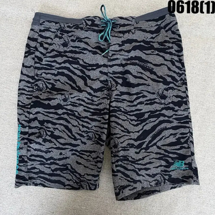 [BUNJANG] New Balance Tiger Pattern Board Shorts - Size L / 뉴발란스 타이거 패턴 보드숏 팬츠 L