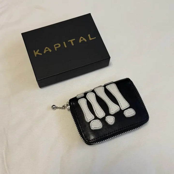[BUNJANG] Capital Thumbs Up Wallet / 캐피탈 떰즈 업 지갑