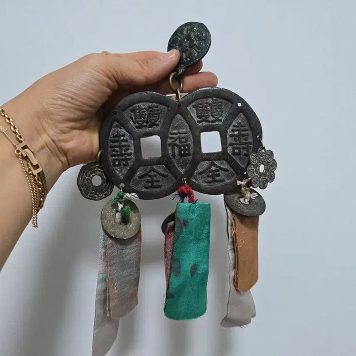 [SOLD OUT] 민속품 연대가 오래돼 보이는 열쇠패 골동품